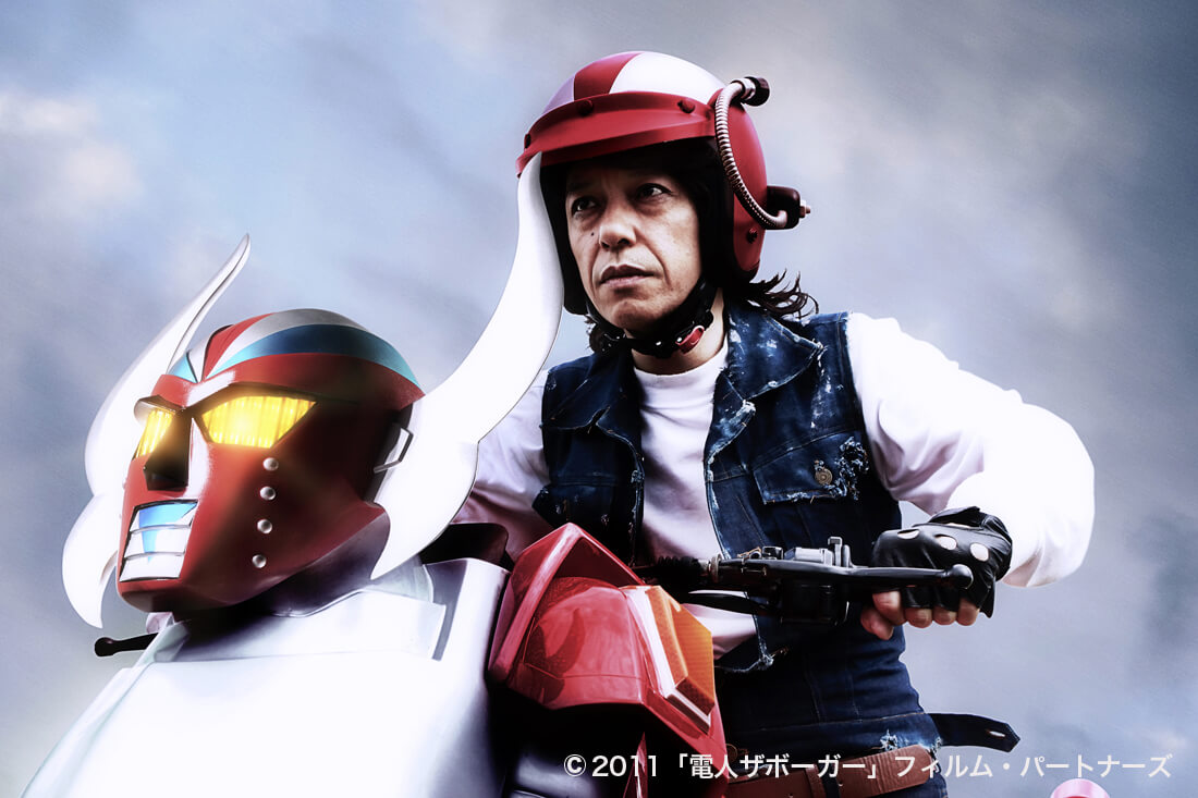 映画『電人ザボーガー』〜 CG と造形の絶妙な融合により、昭和のロボットヒーローが現代にリブート 〜 | 特集 | CGWORLD.jp