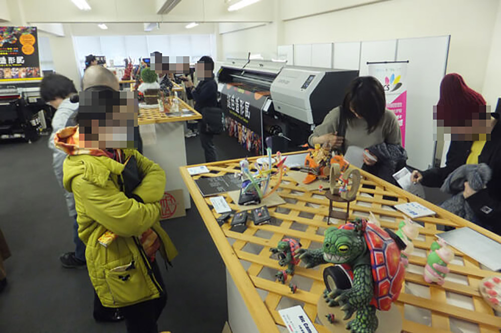 トップ3Dモデラーの造形が目の前に並ぶ迫力展示「ウルトラモデラーズ in TOKYO 『超色造形展』」