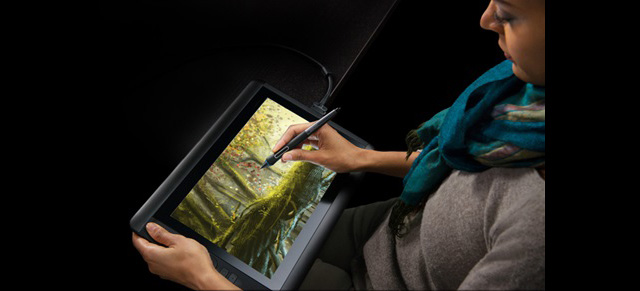 ワコム、ワークスペースと作業効率を提供するCintiq 13HD touchを発表（ワコム）