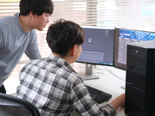 コロッサスの業務とサポート体制